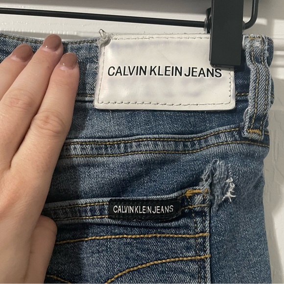 Calvin Klein Distressed Jeans with Raw Hem - size 26x28 - Picture 6 of 6